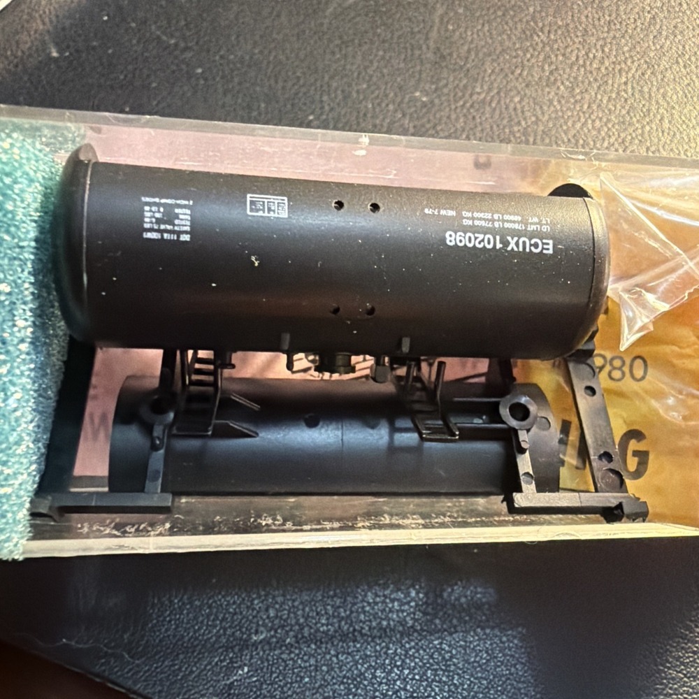 Roundhouse N Scale 50' Modern Tank Car ECUX #8463